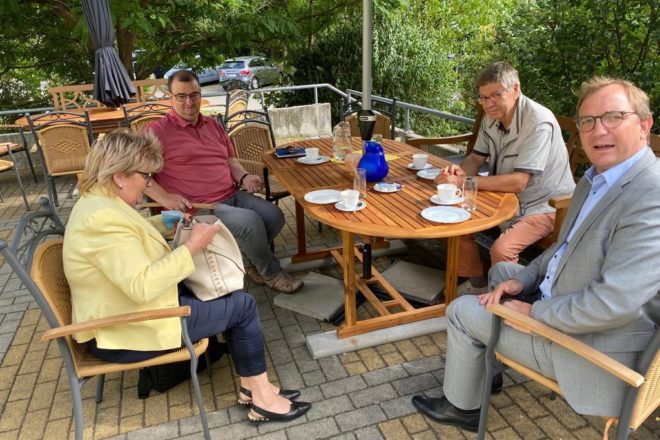 Ein Gespräch mit Landrat Bauer am 24.8. erfolgte zur Leichten Sprache im Salzlandkreis und zum Ringheiligtum unter dem Aspekt der Barrierefreiheit erfolgte.